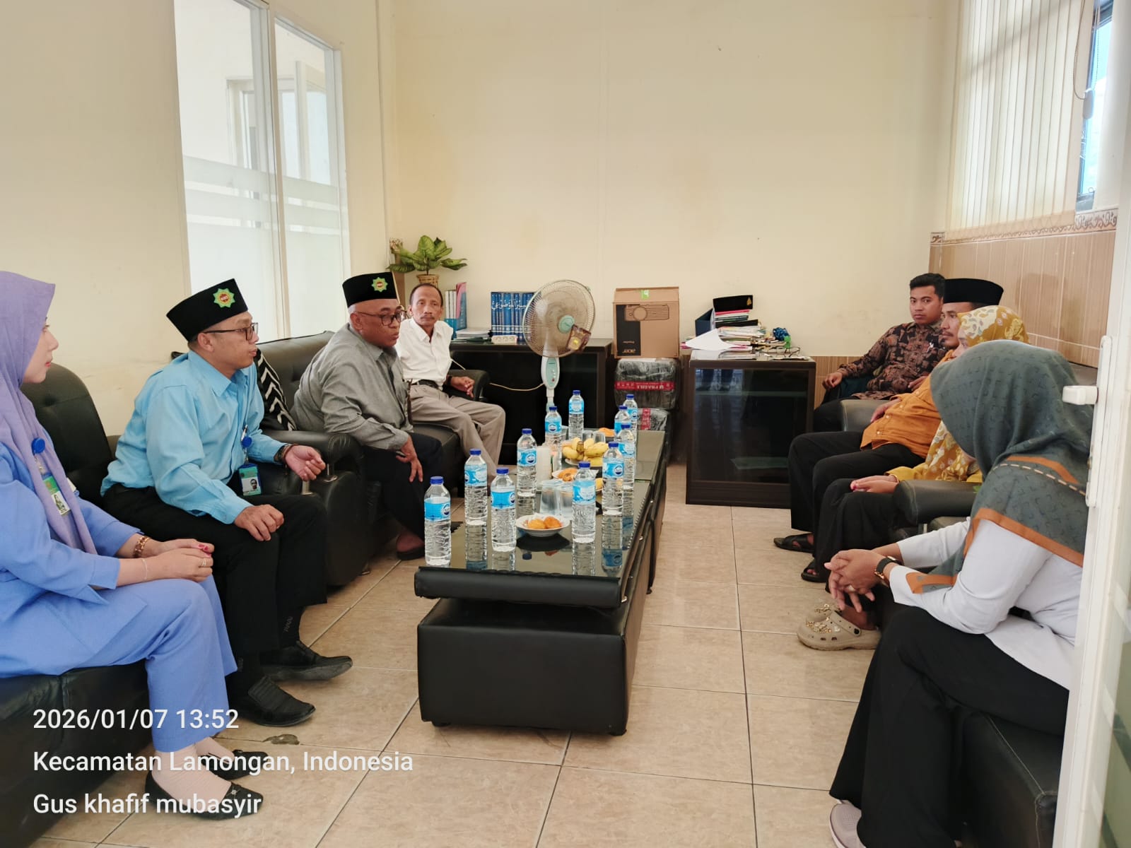 General Manager KSPPS BMT Mandiri Sejahtera Jawa Timur (Bp.H.M.Ayubi Chozin) dalam acara Silaturrohim ke Yayasan PONPES AL FATAH SIMAN SEKARAN LAMONGAN. Rabu, 07 Januari 2026