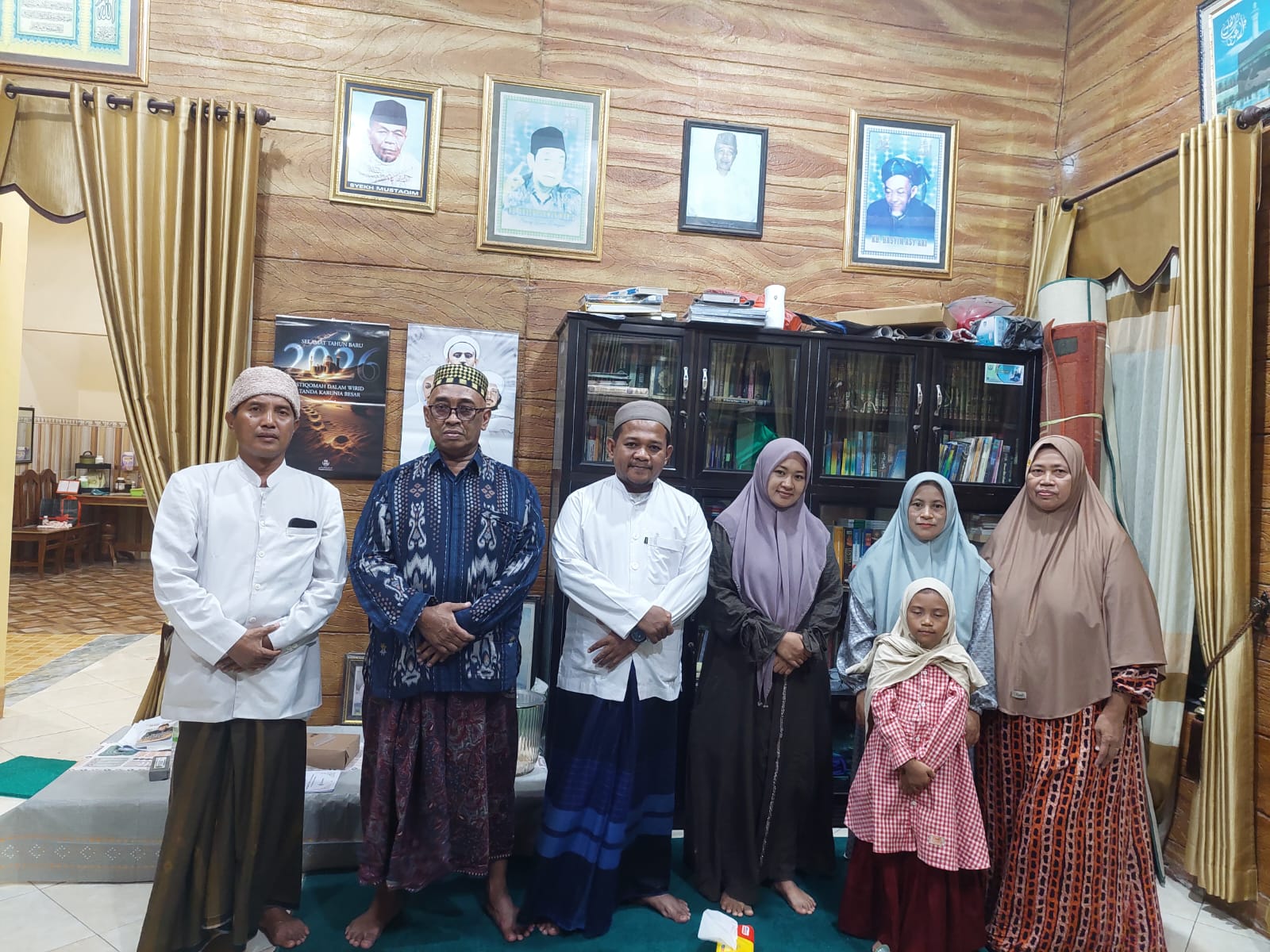 General Manager KSPPS BMT Mandiri Sejahtera Jawa Timur (Bp. H.M. Ayubi Chozin) menerima tamu silaturrahmi dari Pengasuh Ponpes At Taqwa Kanigoro Pagelaran Malang (Bp.KH. Imam Arifin) di ruang tamu KSPPS BMT Mandiri Sejahtera Jawa Timur
