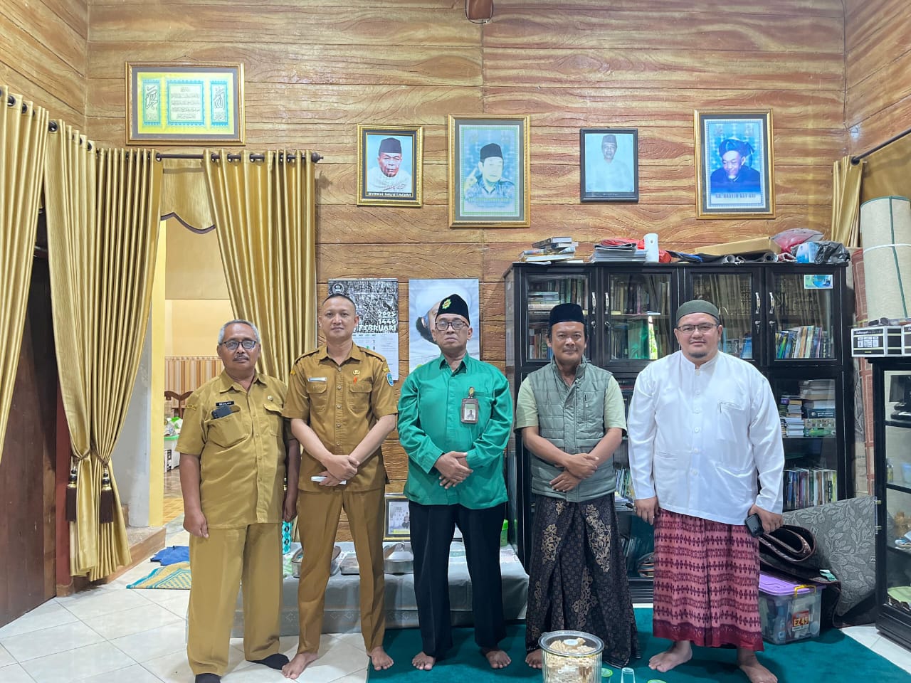 General Manager KSPPS BMT Mandiri Sejahtera Jawa Timur menerima tamu Silaturrahmi dari Petugas Puskesmas Karanggeneng Lamongan, Ketua Pengurus Yayasan Klinik Mabarrot Al Mustasyfa Ujungpangkah dan Pengasuh Ponpes Darul Hikmah Gumantuk Maduran Lamongan