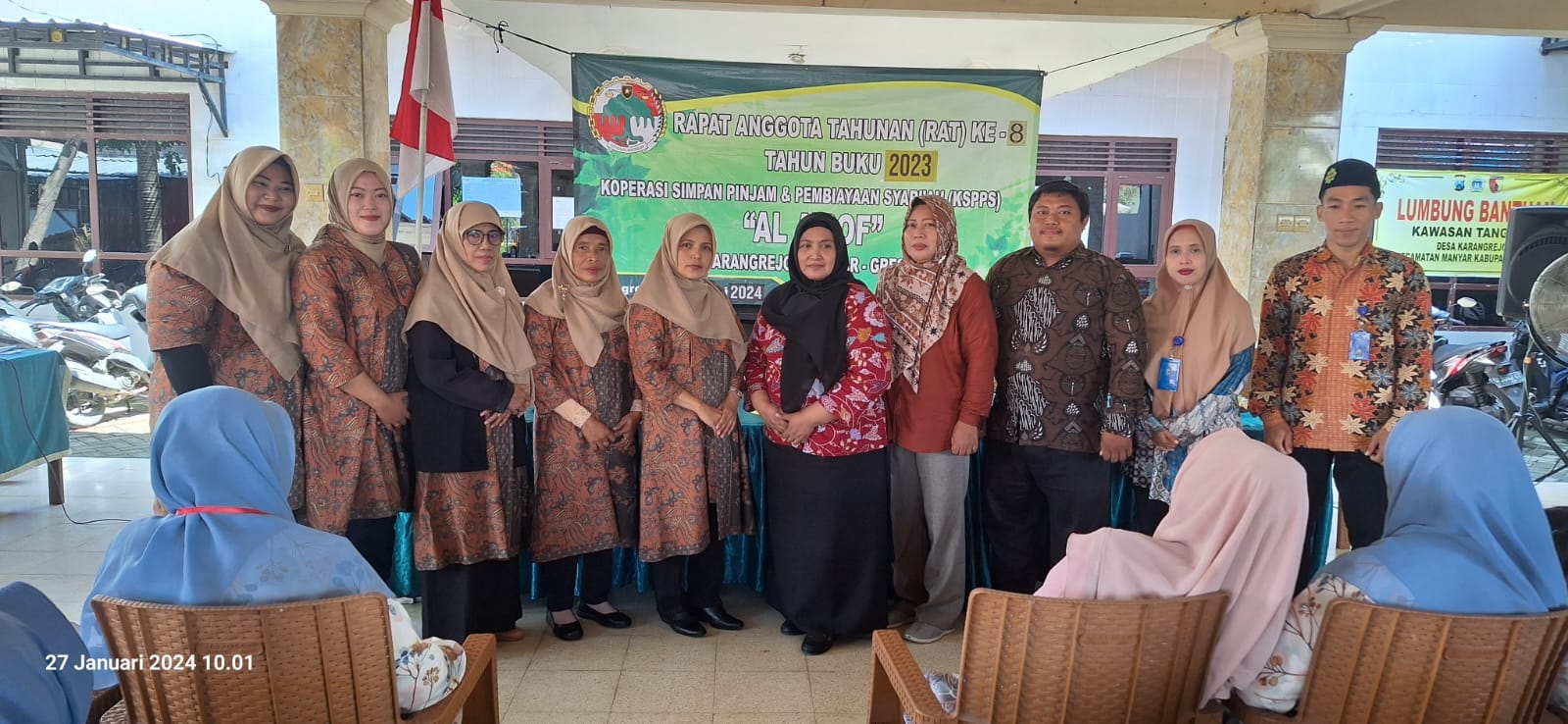 Kabag Operasional KSPPS BMT Mandiri Sejahtera Karangcangkring Jawa Timur (Khusnul Khotimah) dan Manager Cabang Kantor Sembayat (M. Hanafi) menghadiri acara Rapat Anggota Tahunan (RAT) KSPPS Al - A'rof Tahun buku 2023 di Ds. Karangrejo, Kec. Manyar, Kab. G